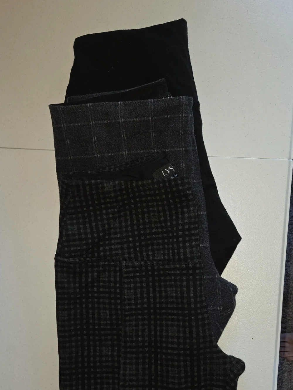 Lysse 3 Pack Black & Charcoal Plaid Leggings - Picture 1 of 8
